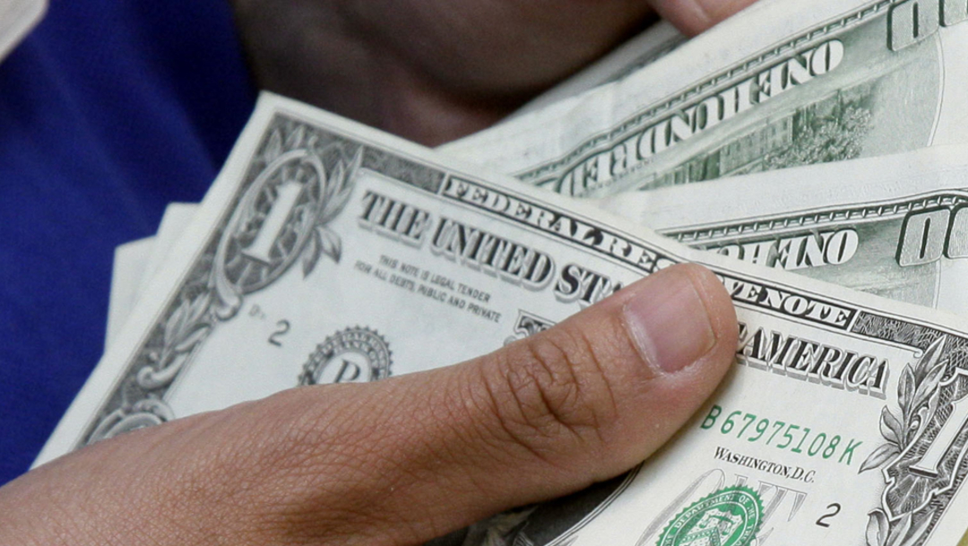 FOTO Dólar abre con ligero avance, se vende en $19.53 en bancos (AP, archivo)