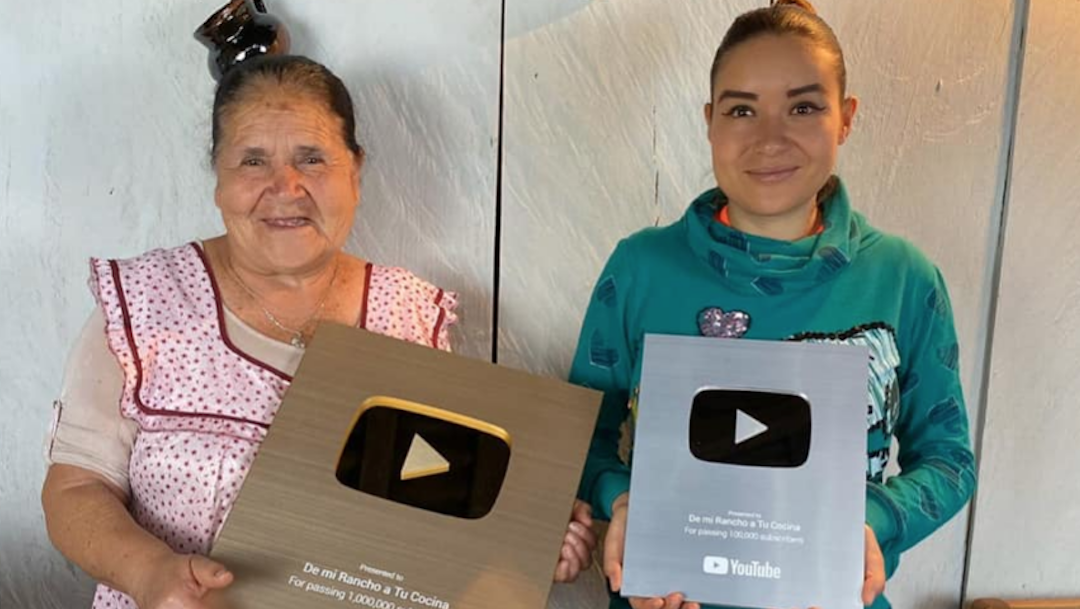 Abuelita es premiada por YouTube por su canal de cocina