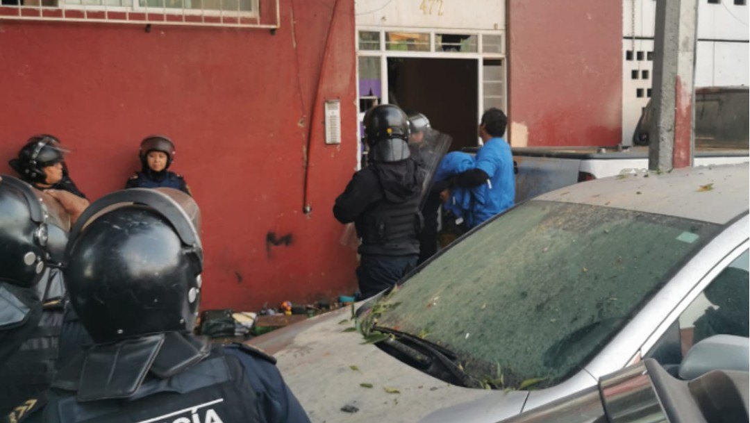 Foto: Enfrentamiento durante desalojo de edificio en Alfonso XIII, 15 de octubre de 2019, Ciudad de México.