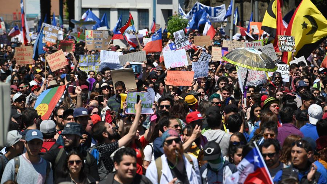 Foto: Las protestas en Chile llevan más de una semana, 25 de octubre de 2019 (EFE)