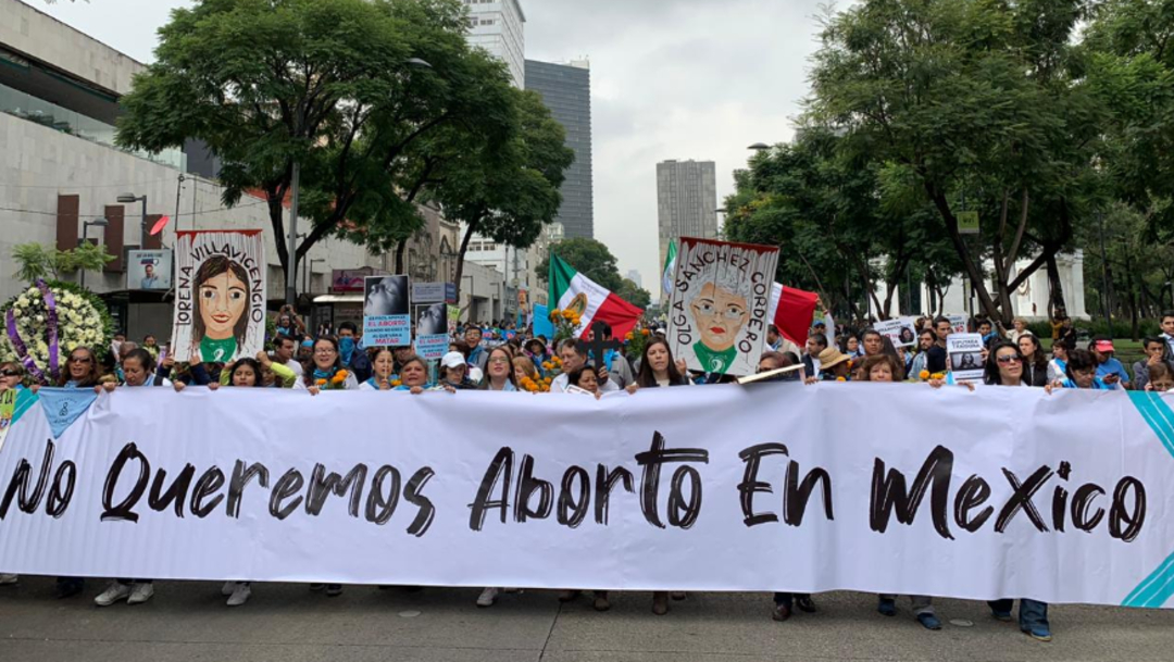 En Palacio Nacional protestan contra iniciativa pro aborto