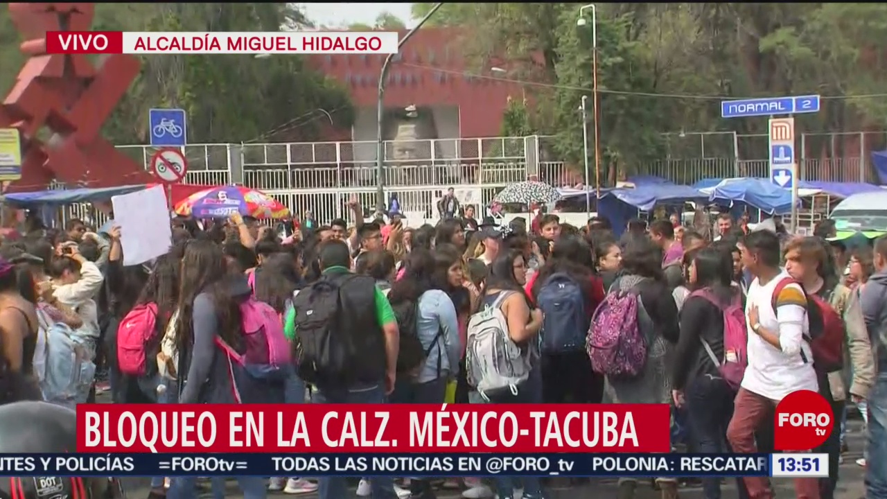 FOTO: Estudiantes bloquean Calzada México-Tacuba por escasez agua
