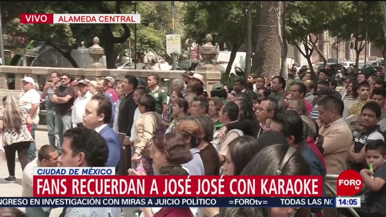 FOTO: Fans Recuerdan José José Karaoke Almeda Central CDMX