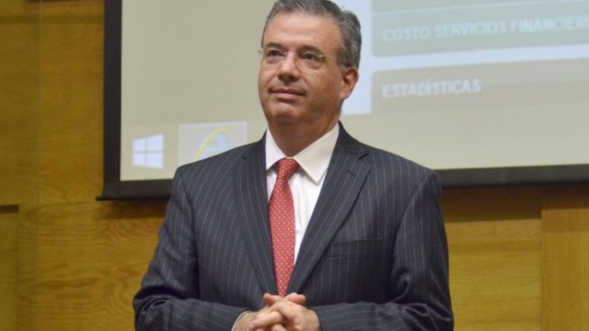 Foto: Alejandro Díaz de León, gobernador del Banco de México. Twitter/@Banxico