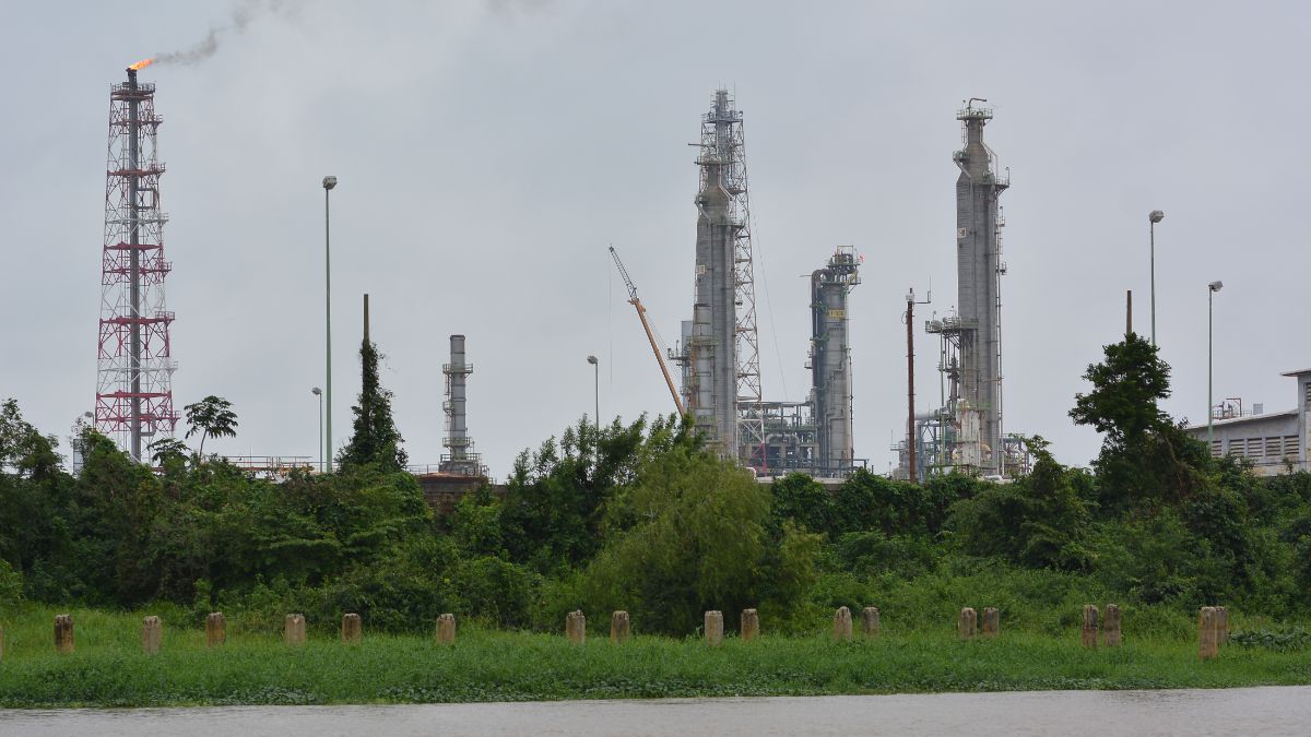 Foto: Instalaciones de la refinería Lázaro Cárdenas en Minatitlán, Veracruz. Cuartoscuro