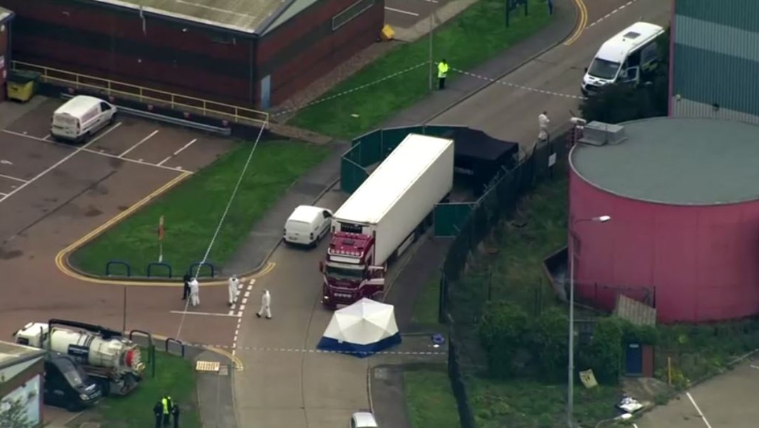 Hallan 39 cadáveres dentro de un camión en Essex; detienen al conductor