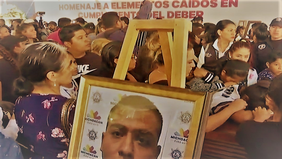 Rinden homenaje a policía caídos durante la emboscada en Aguililla, Michoacán