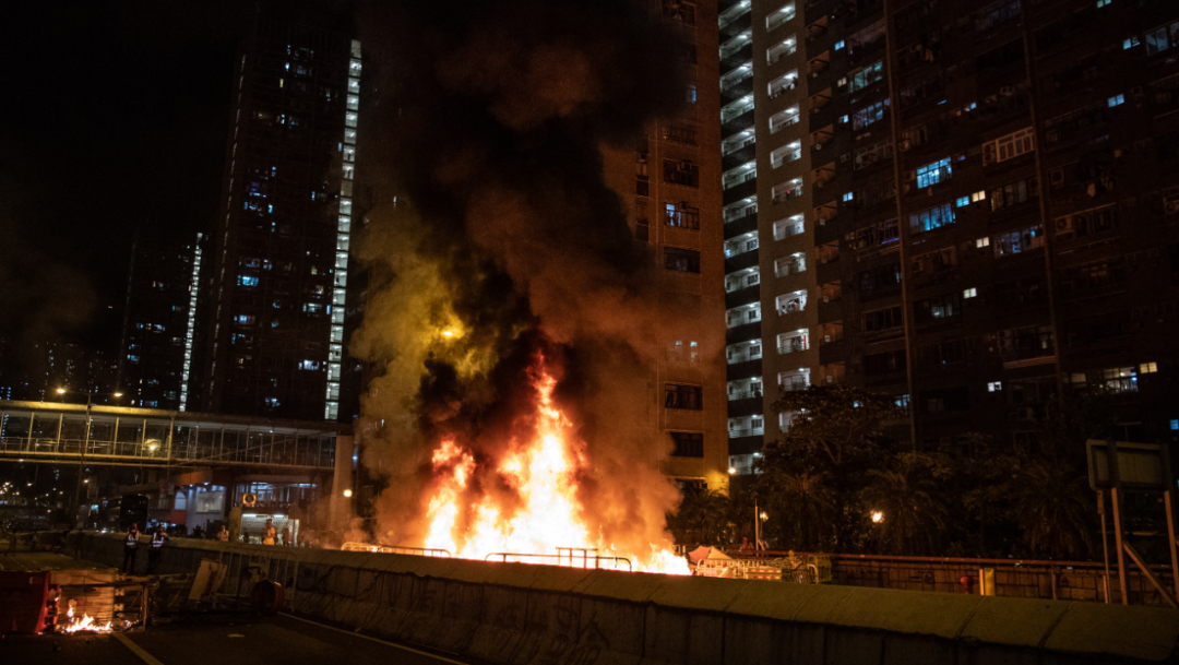 Foto: Destrozos y enfrentamientos con la Policía es el resultado de la caótica noche-madrugada que se vivió en Hong Kong, 5 octubre 2019