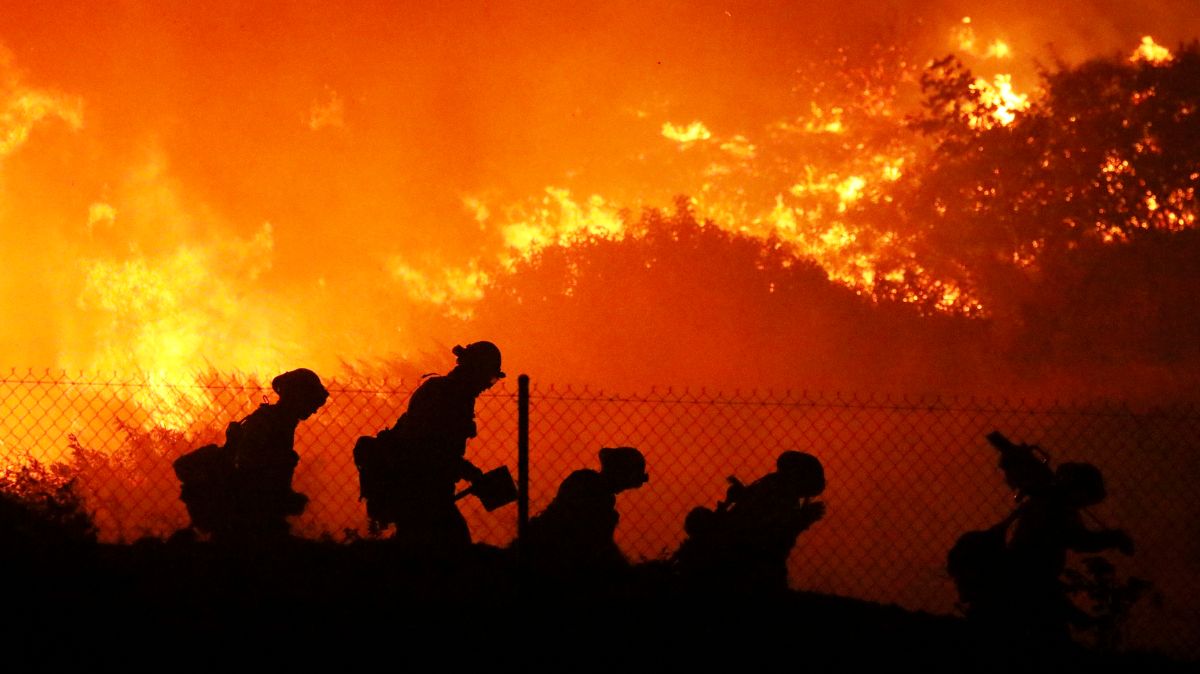 Incendio forestal en California. (A