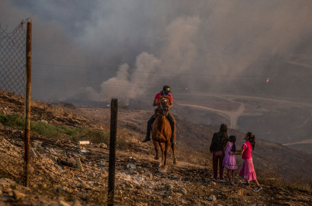 Suspenden clases en escuelas de Tijuana, Tecate y Rosarito por incendios forestales