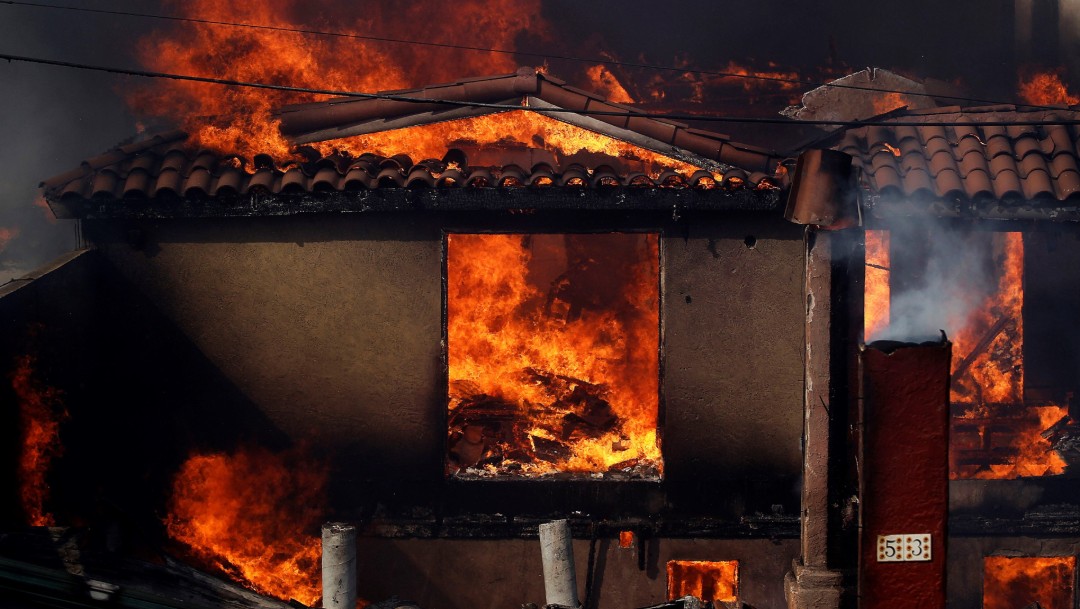 Incendios en Tijuana consumen al menos 60 viviendas