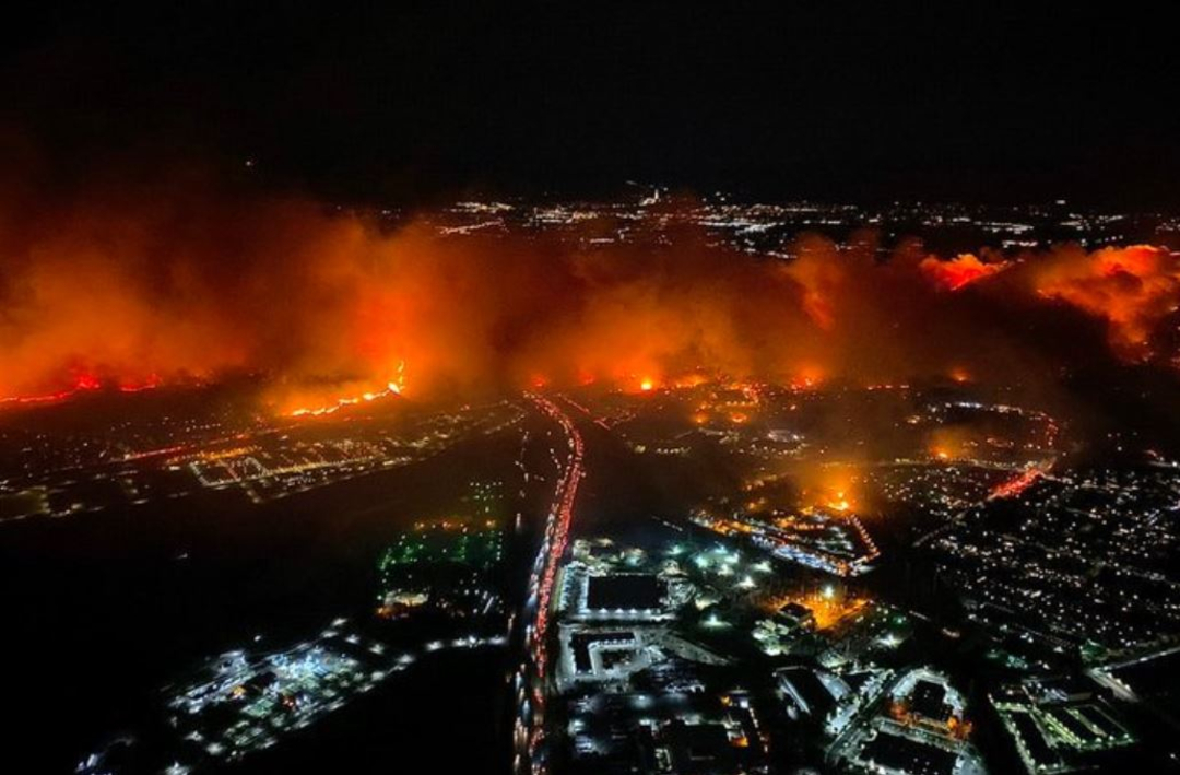 Foto: Miles de residentes del norte del condado de Los Ángeles fueron evacuados por un incendio, 11 octubre 2019