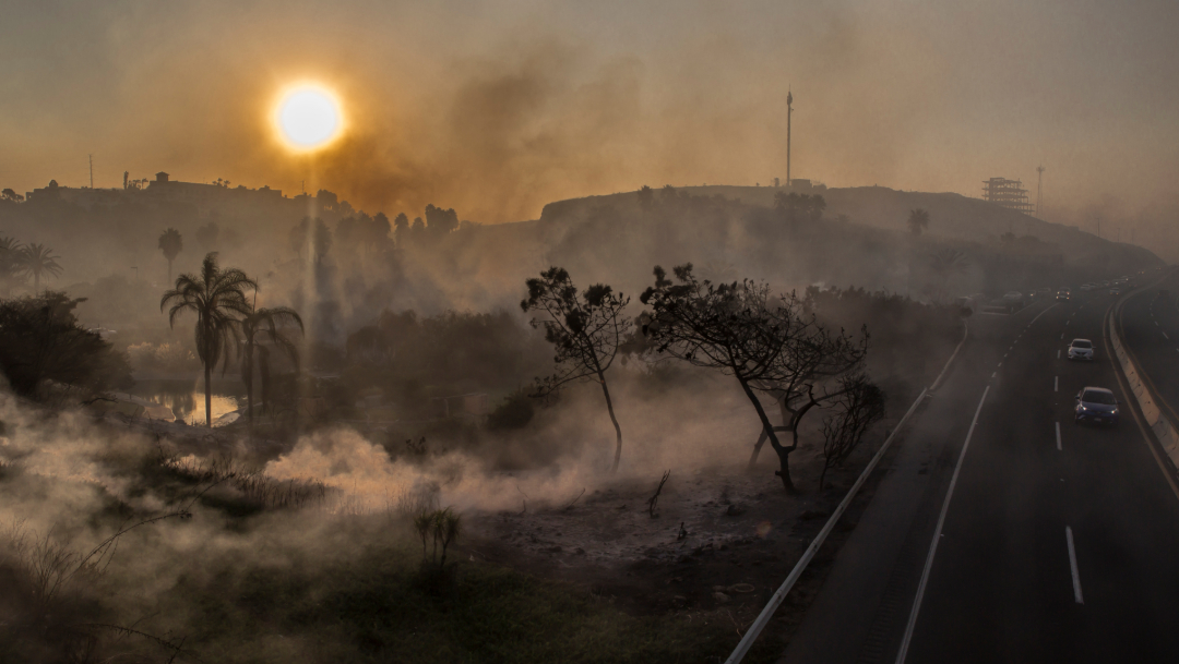 Fotos y videos: Incendios forestales azotan Baja California
