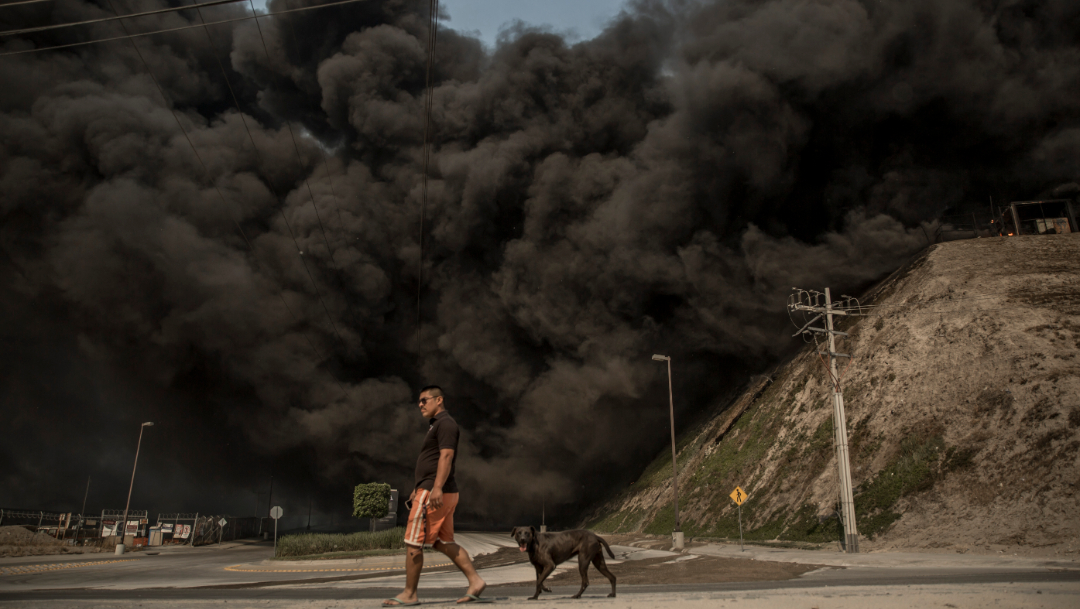 Incendios en Baja California dejan tres muertos