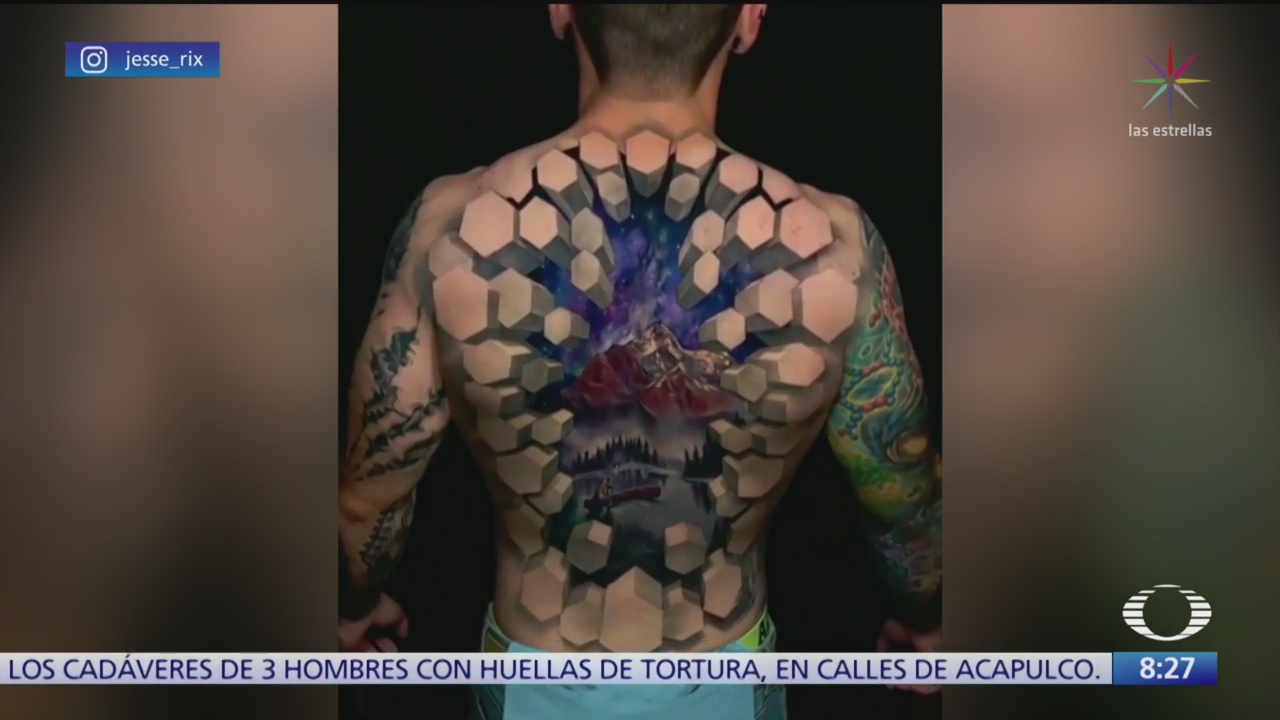 Increíble tatuaje en 3D transforma espalda de un hombre