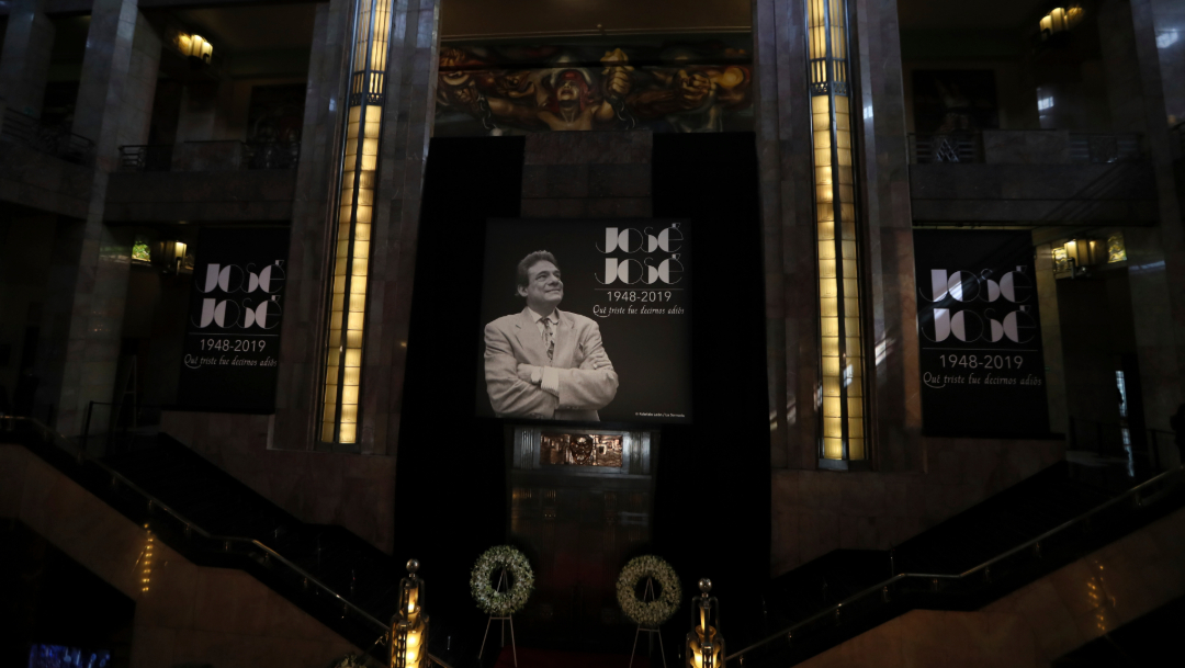 FOTO José José recibe homenaje póstumo en Bellas Artes (AP)