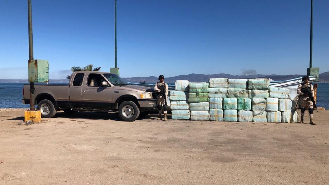 Foto: La autoridad militar informó que el decomiso ocurrió en el campo pesquero y turístico "La Joya", 23 de octubre de 2019 (Noticieros Televisa)
