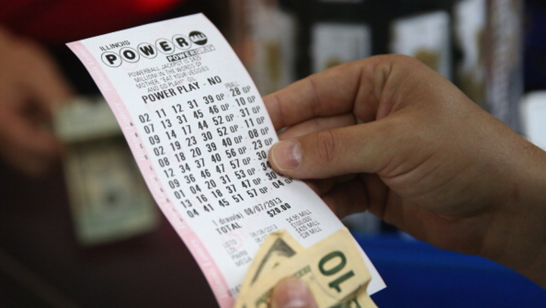 Imagen: Ronnie Foster de Pink Hill, Carolina del Norte, compró el boleto de lotería justo antes de ir al centro médico, 28 de octubre de 2019 (Getty Images, archivo)