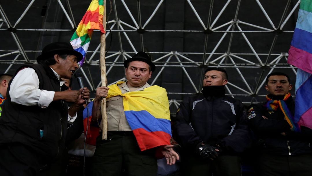 Foto Manifestantes indígenas retienen a policías en Ecuador