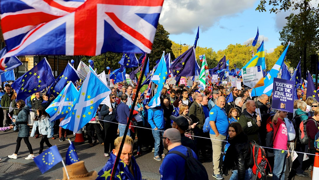 Foto: Miles de personas marchan en el centro de Londres para pedir un segundo referéndum sobre el Brexit, 19 octubre 2019