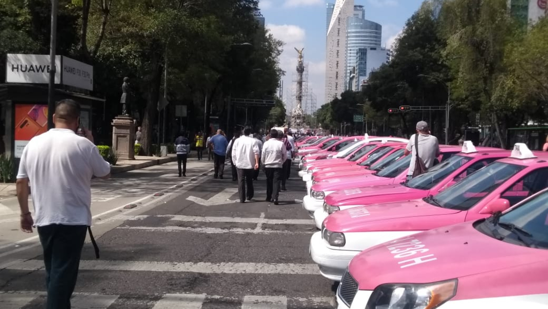 FOTO Marcha de taxistas ocupa Paseo de la Reforma, desde el Ángel de la Independencia hasta la Glorieta de la Palma (S. Servín)