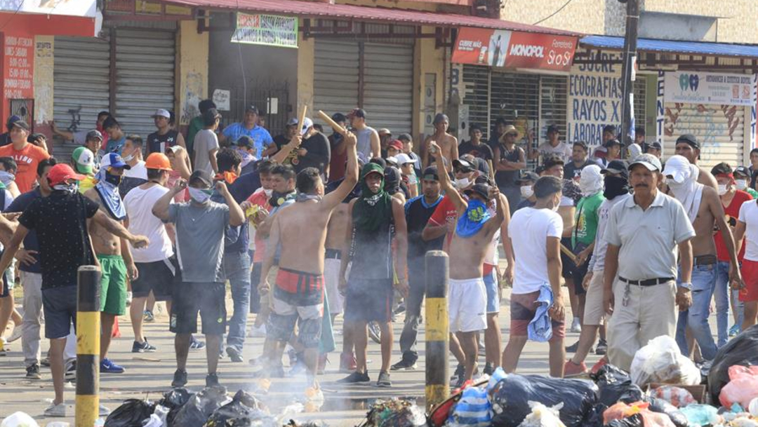 Foto: Los opositores de Morales incendiaron las oficinas electorales y boletas en varias ciudades, e hicieron un llamado a una huelga el miércoles, 23 de octubre de 2019 (EFE)