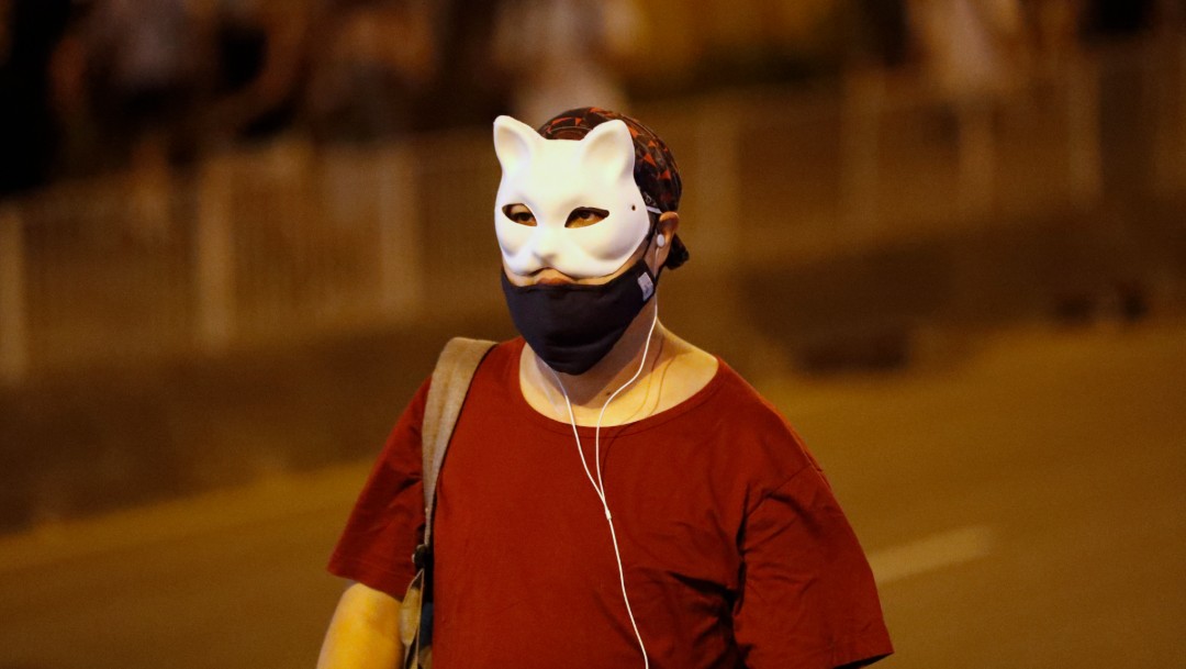 Foto: Manifestantes usan máscaras durante marchas en Hong Kong. (AP)