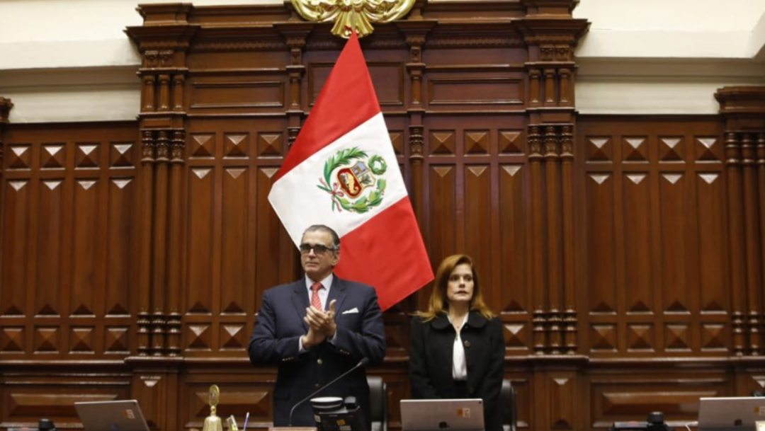 Mercedes Aráoz jura como ‘presidenta en funciones’ de Perú