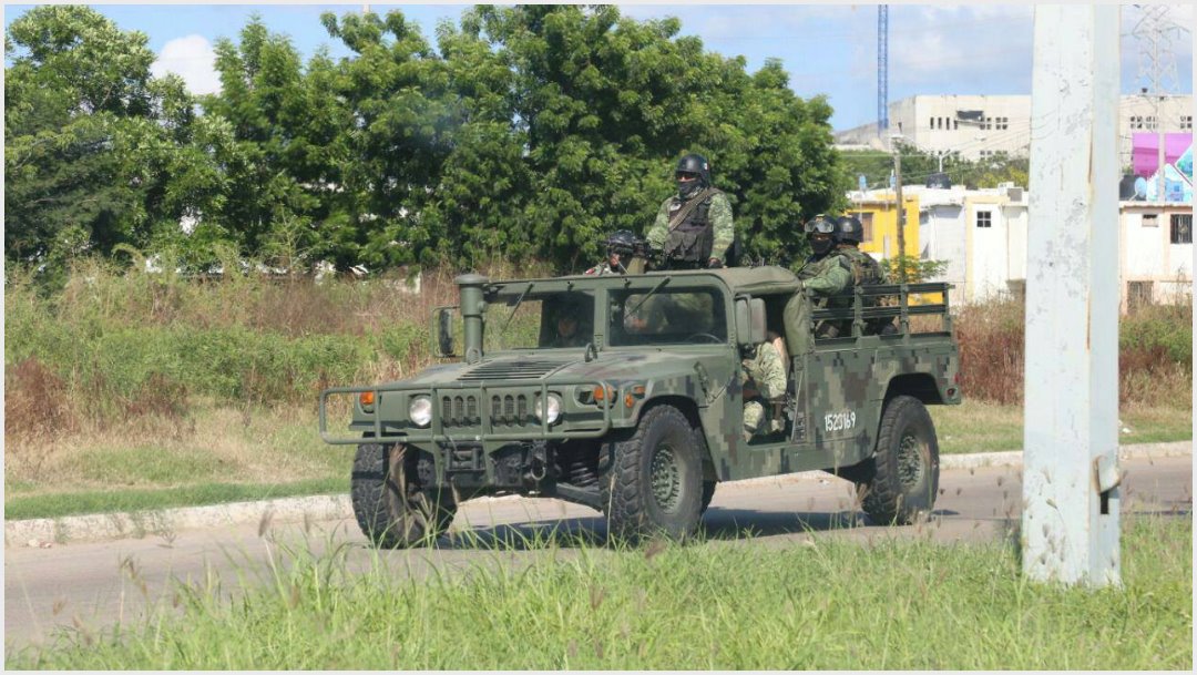 Militares realizan recorridos de vigilancia en calles de Culiacán
