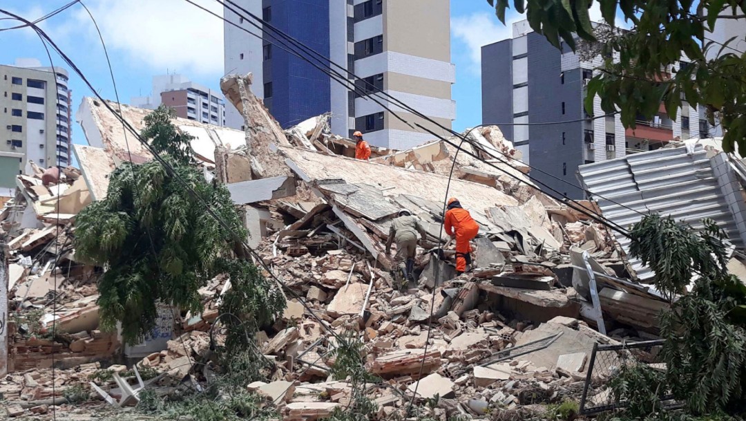 Un muerto y varios heridos por derrumbe de edificio en Brasil
