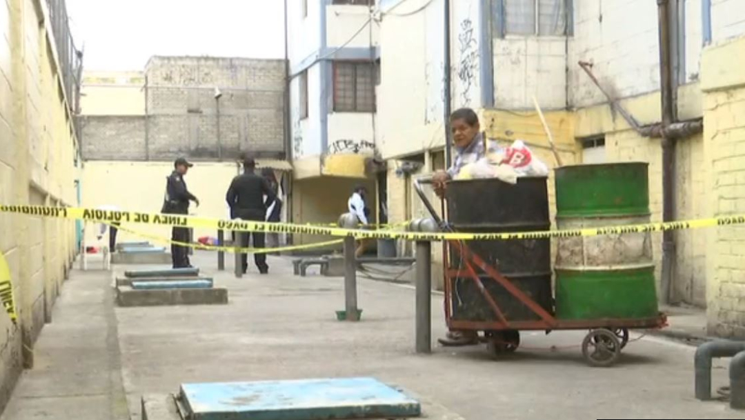 Foto: Los policías acordonaron la zona donde quedaron los cuerpos y dieron conocimiento a la Agencia del Ministerio Público, 5 de octubre de 2019 (Noticieros Televisa)