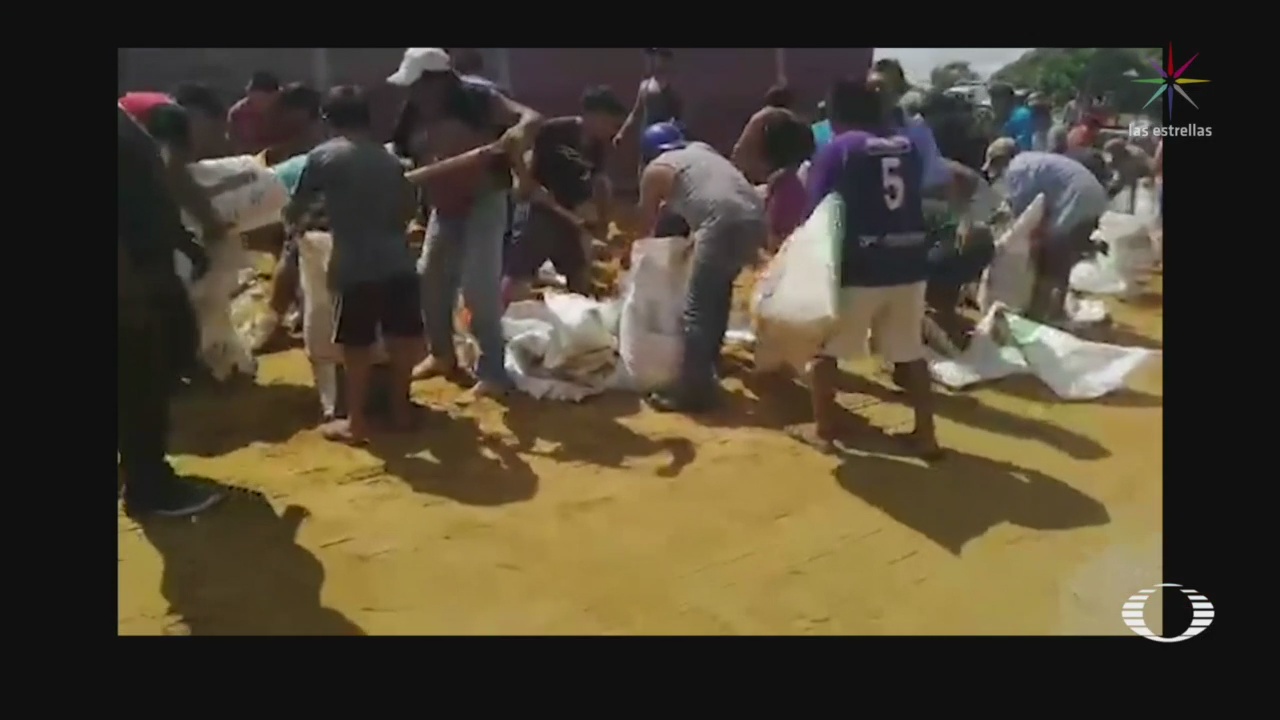 Pobladores en Campeche saquean de tráiler 50 toneladas de comida para animales