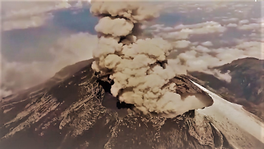 Popocatépetl lanza fumarola de dos kilómetros de altura