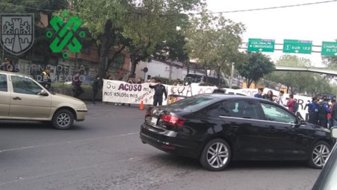 Estudiantes bloquean avenida Observatorio, protestan contra inseguridad