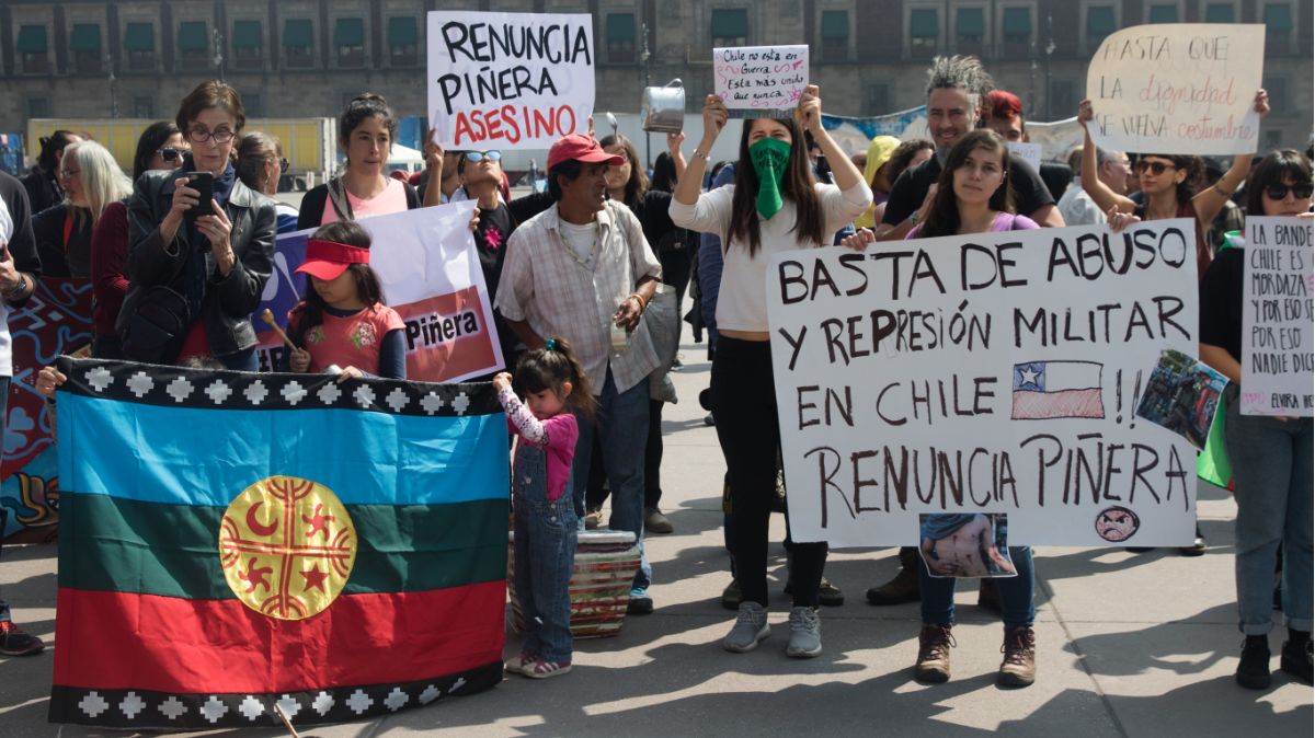 Chilenos marchan en la CDMX contra el gobierno de Piñera