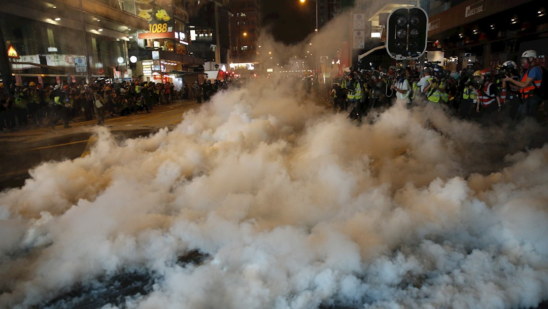 La policía de Hong Kong dispersó con gases lacrimógenos, 27 octubre 2019