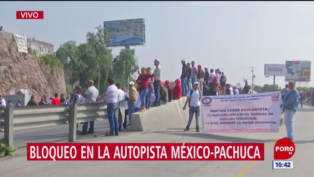 Recicladores bloquean la autopista México-Pachuca