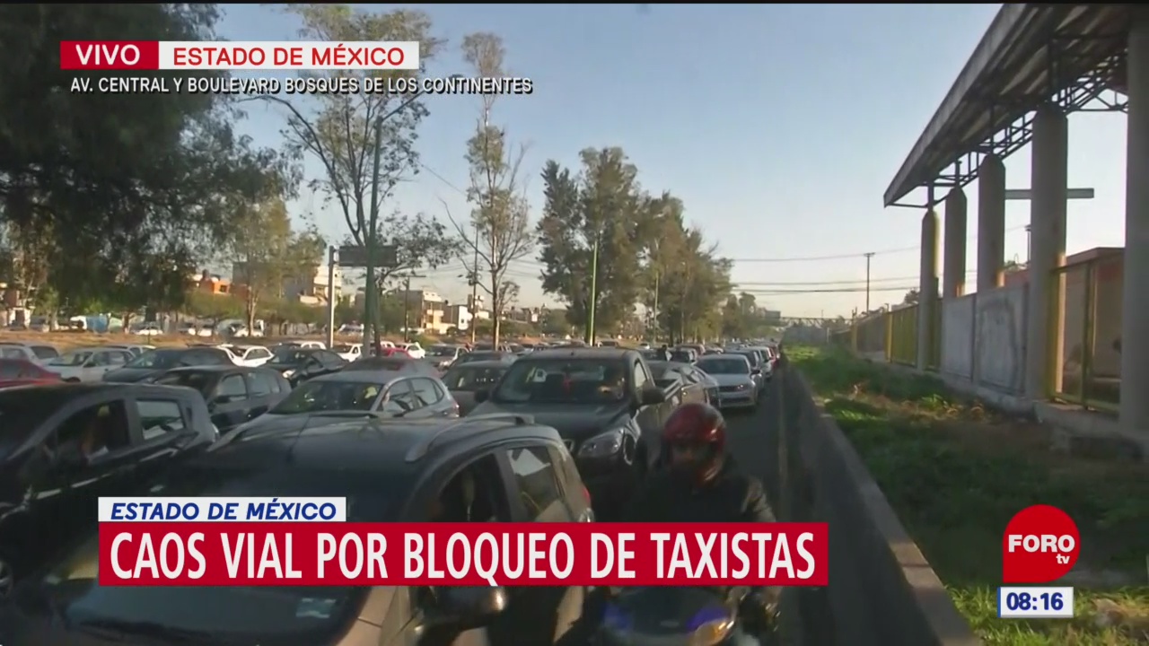 Reportan malestar de automovilistas por bloqueos de taxistas
