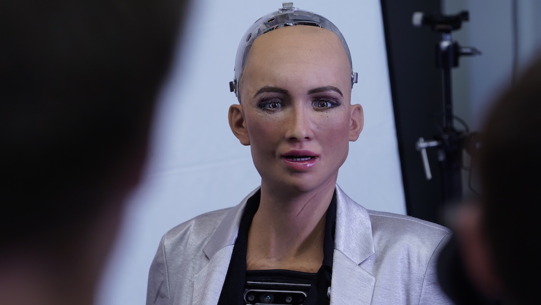 Empresa paga 2 millones de pesos para usar tu cara en los rostros de sus robots