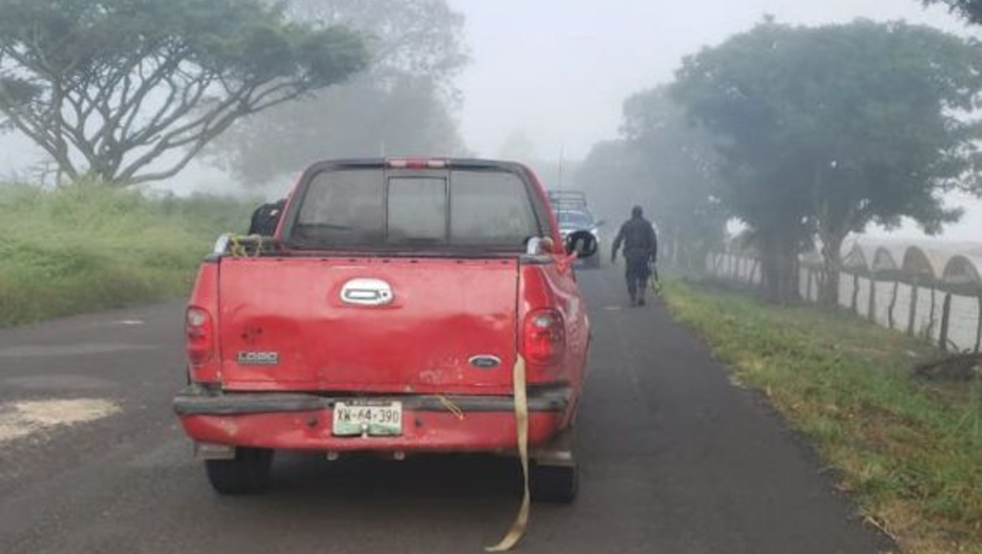 Foto: Al llegar los policías encontraron una camioneta con placas del estado de Veracruz, y en el interior los tres cadáveres, 13 de octubre de 2019, (Valor Por Tamaulipas)