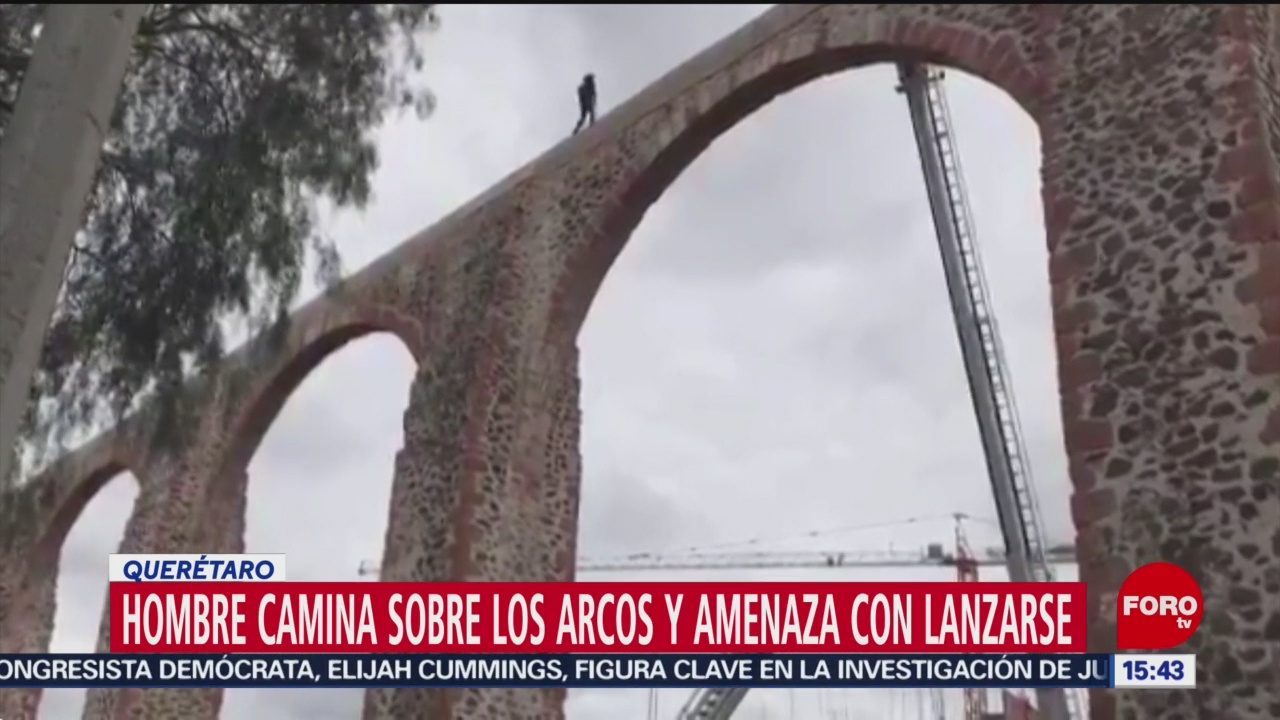 FOTO: Sujeto Amenaza Con Suicidarse Desde Los Arcos Querétaro