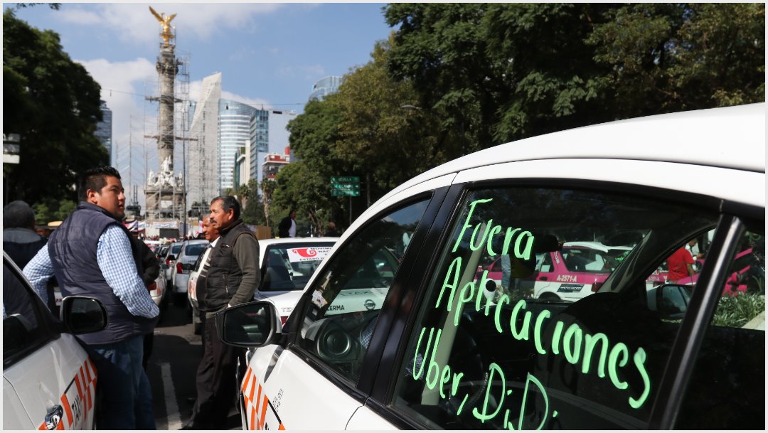 Foto: Taxistas del Estado de México también participaron en el bloqueo sobre Paseo de la Reforma, 7 de octubre de 2019 (GALO CAÑAS /CUARTOSCURO.COM)