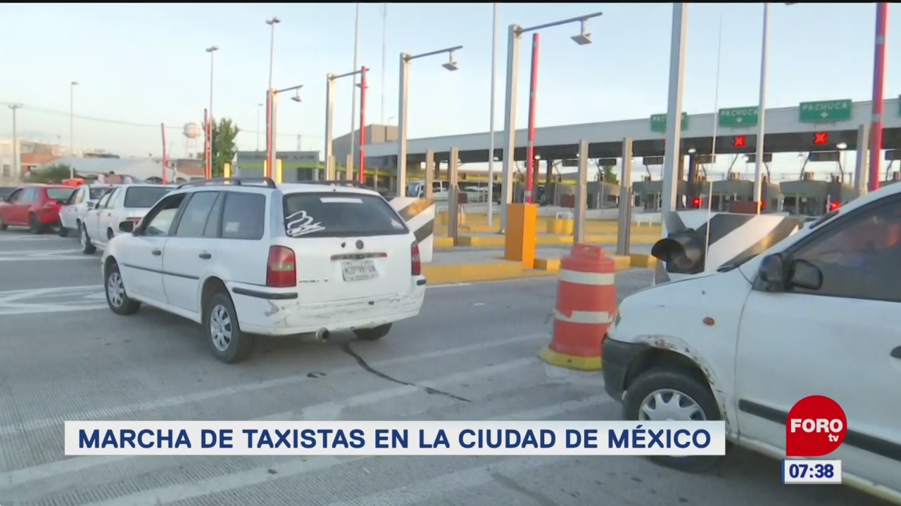 Taxistas bloquean carriles en la caseta México-Pachuca