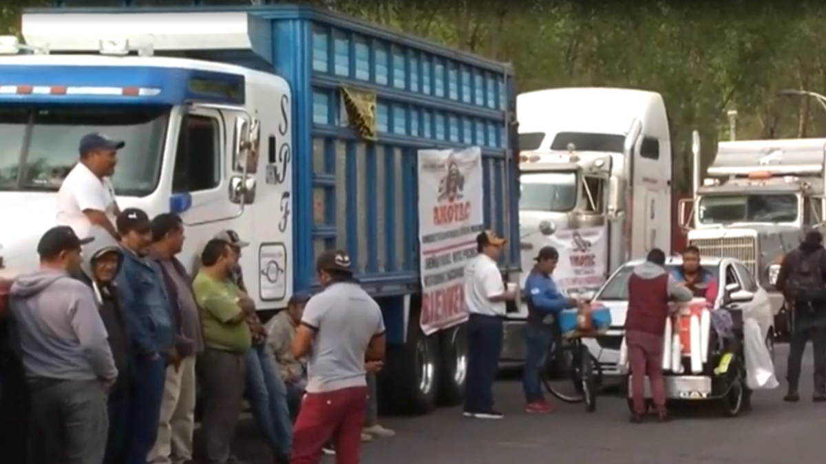 FOTO Transportistas bloquean accesos viales en Cámara de Diputados, CDMX (Noticieros Televisa)