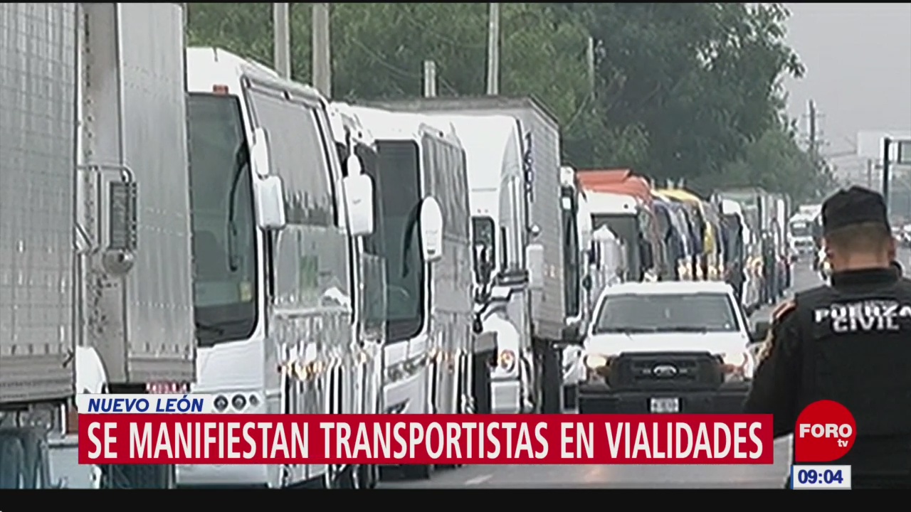 Transportistas se manifiestan en Nuevo León