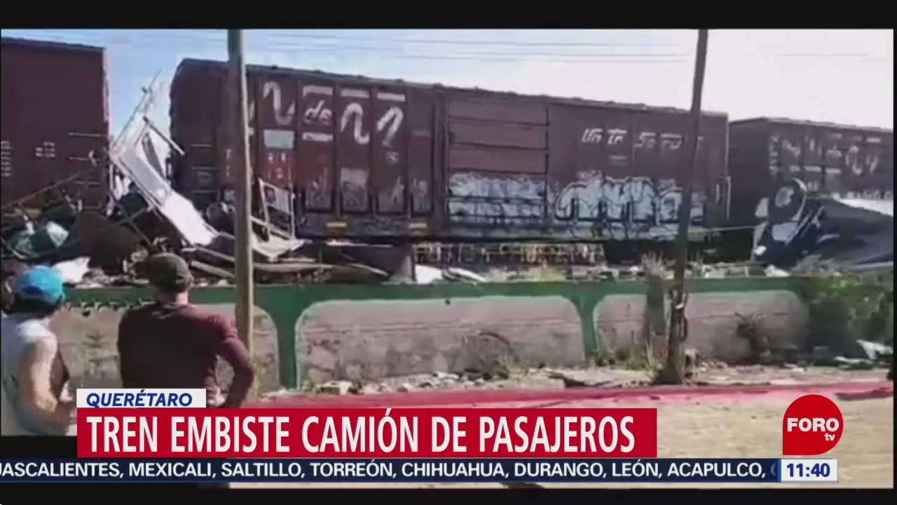 Tren embiste camión de pasajeros en Querétaro