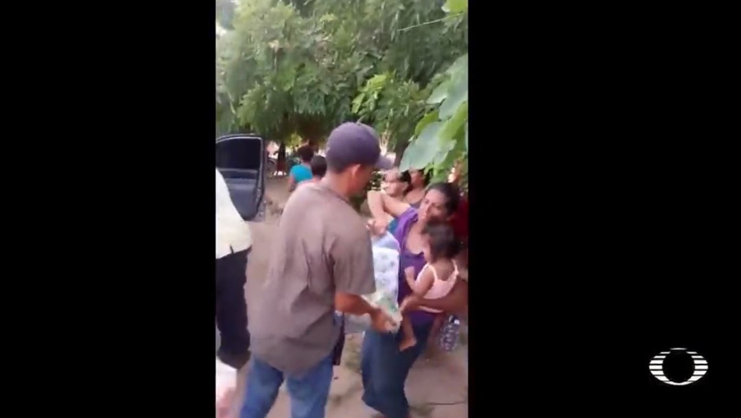 VIDEO: 'El Mencho' envía ayuda a damnificados por lluvias en Tomatlán, Jalisco