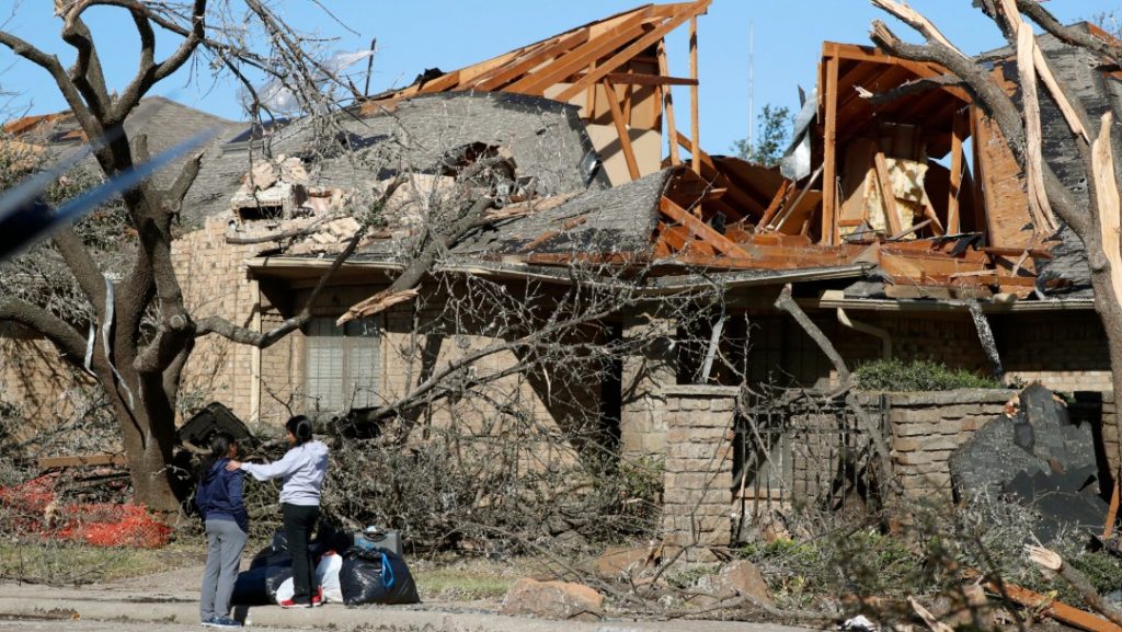 Foto Tornado deja al menos seis heridos y graves daños en Texas