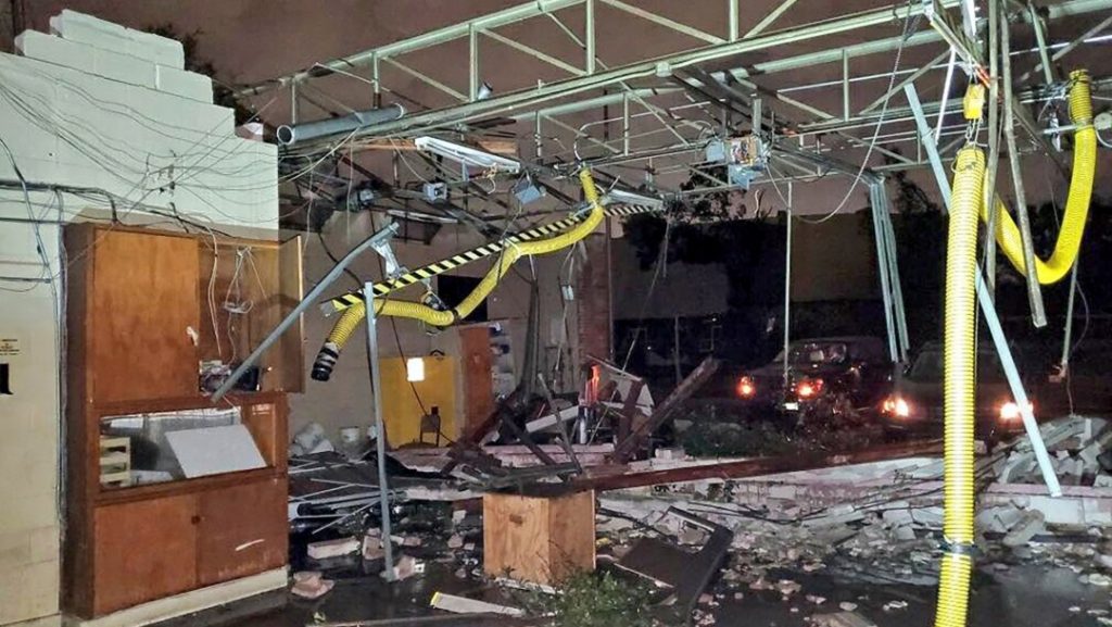 Foto Tornado deja al menos seis heridos y graves daños en Texas