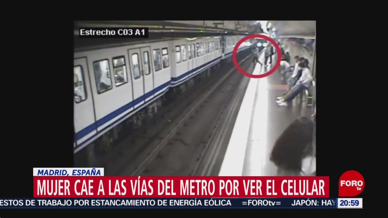 Foto: Video Usuaria Metro Cae Vías Por Ver Celular 25 Octubre 2019